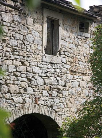 Ripanaio borgo abbandonato dell'Appennino bolognese